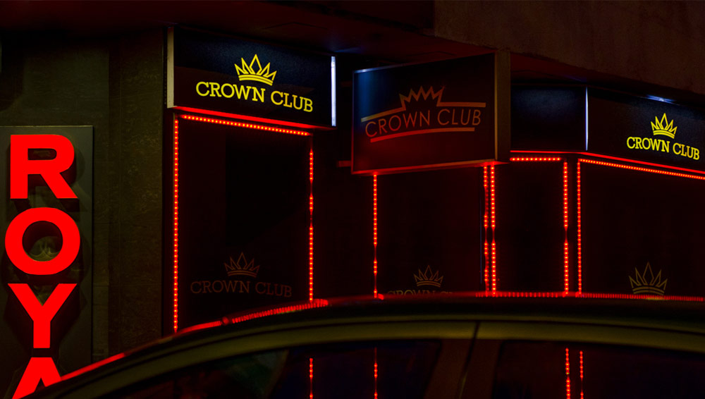 Street photography - Crown club